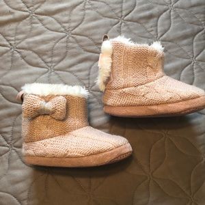 Pair of baby girl winter booties - size 3